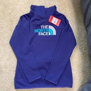 NWT women’s North Face hoodie size L.